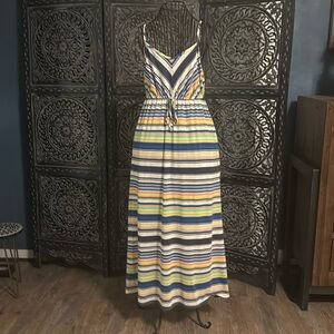 Mossimo Adorable summer dress. in great pre-owned condition. size S
